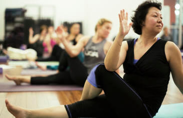 Coluna de Yoga do Leadership Merritt Clubs