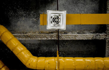 Instalações HVAC amarelo Coluna de stock Unsplash