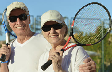 Bem-estar Seniores a jogar ténis